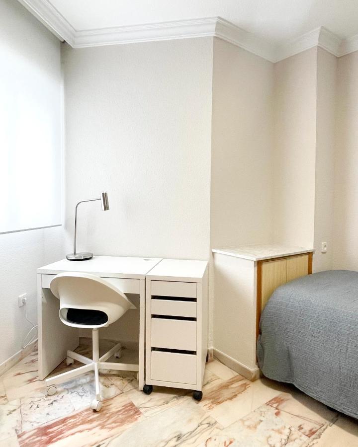 Apartment Holidays2malaga Tomas De Echeverria 150 Mts To Beach & High Speed Wifi & Parking Málaga