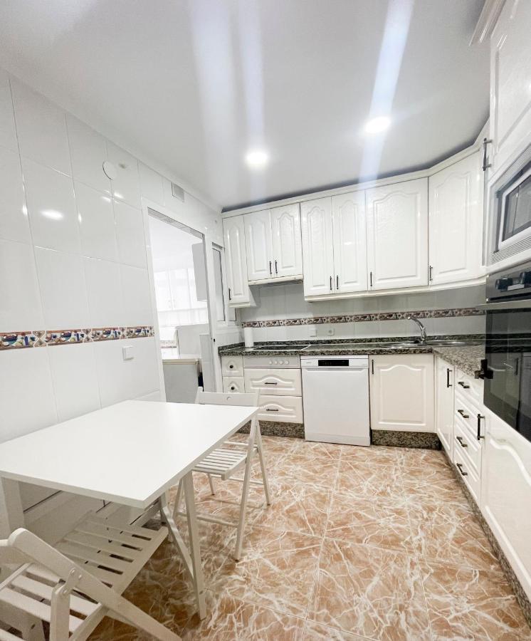 Holidays2malaga Tomas De Echeverria 150 Mts To Beach & High Speed Wifi & Parking Apartment Málaga