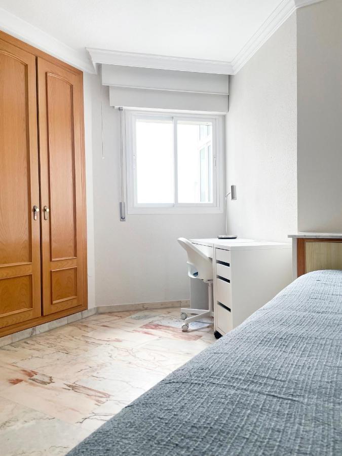 Holidays2malaga Tomas De Echeverria 150 Mts To Beach & High Speed Wifi & Parking Apartment Málaga