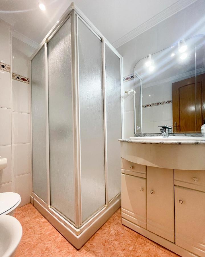 Holidays2malaga Tomas De Echeverria 150 Mts To Beach & High Speed Wifi & Parking Leilighet