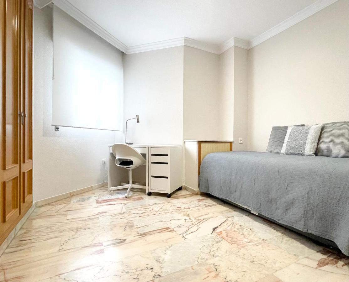 Leilighet Holidays2malaga Tomas De Echeverria 150 Mts To Beach & High Speed Wifi & Parking *